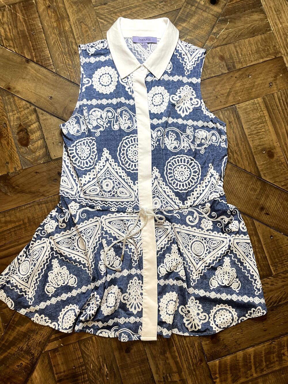 Premise Blue White Medallion Tile Print Sleeveless Collared Button Up Shirt M